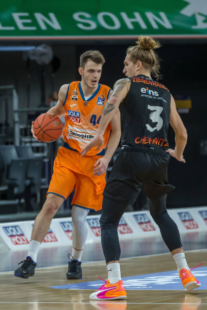 却在某些关 却在某些关